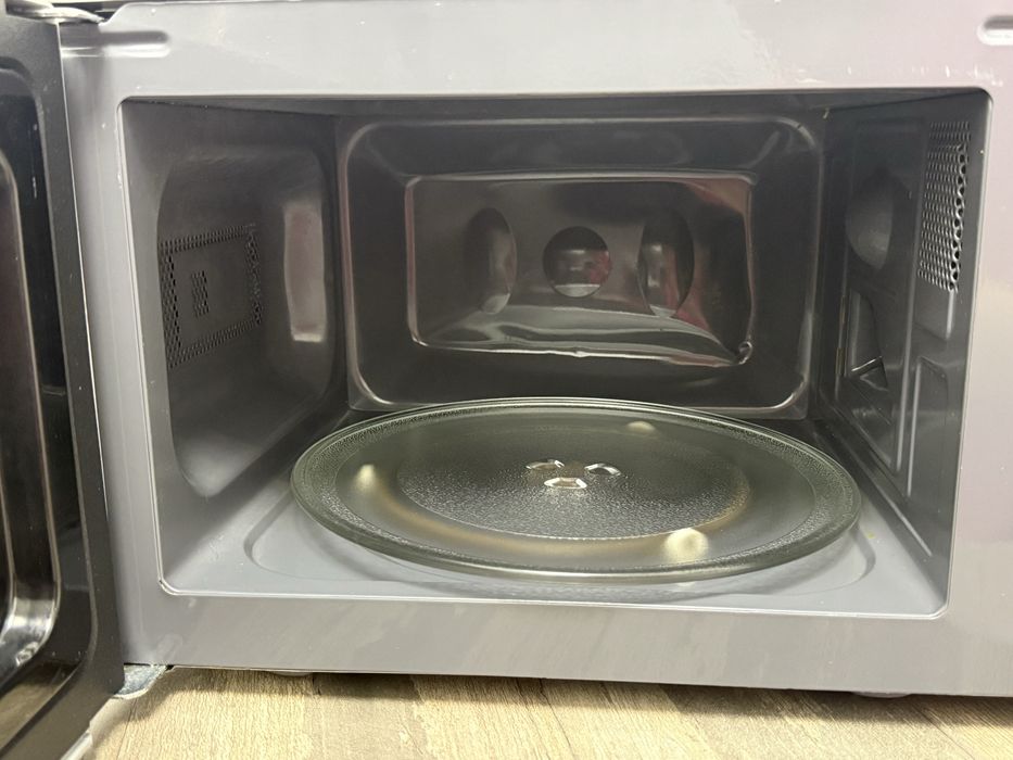 Микроволновка Midea