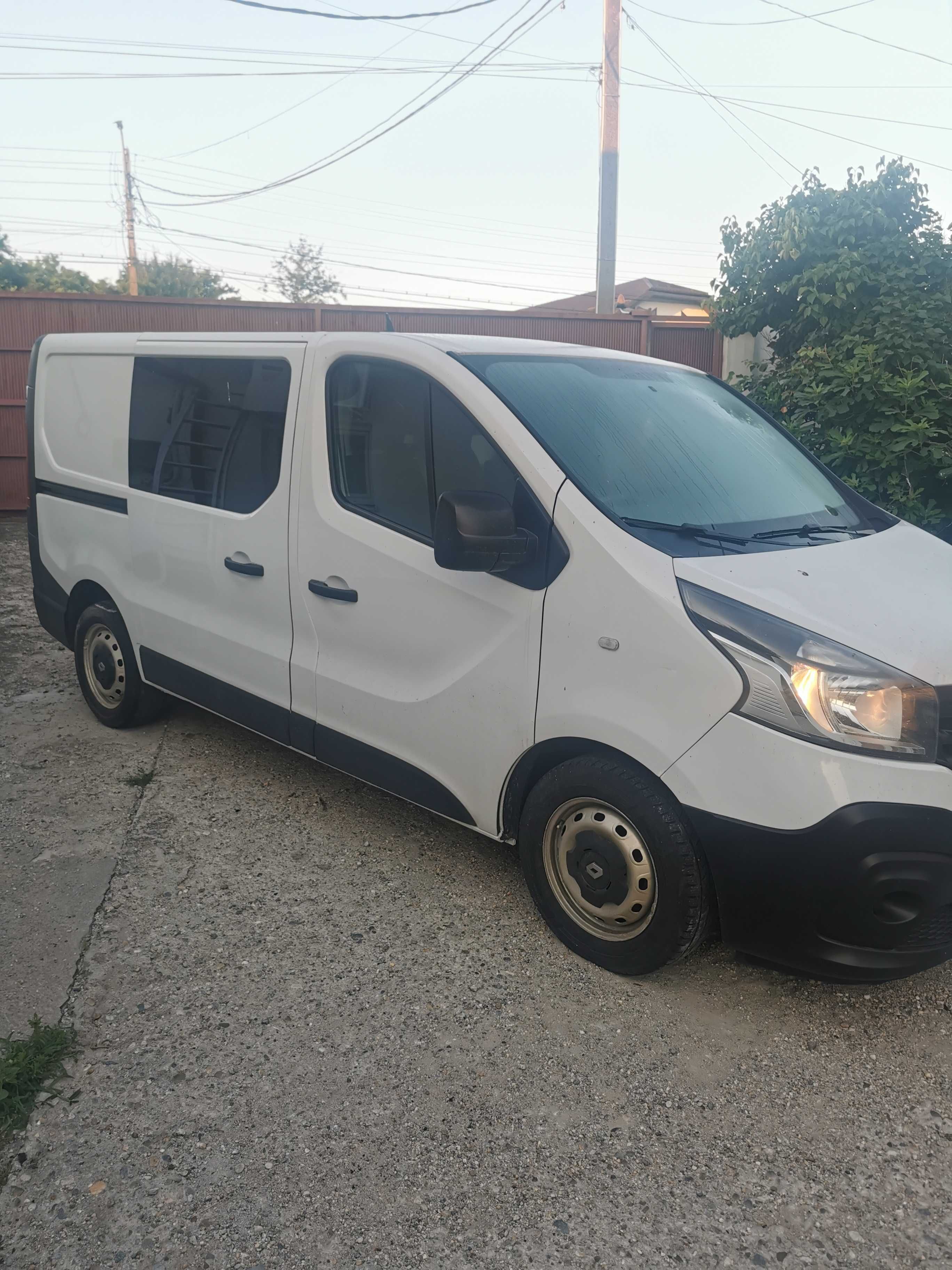 Vând Renault trafic sau schimb