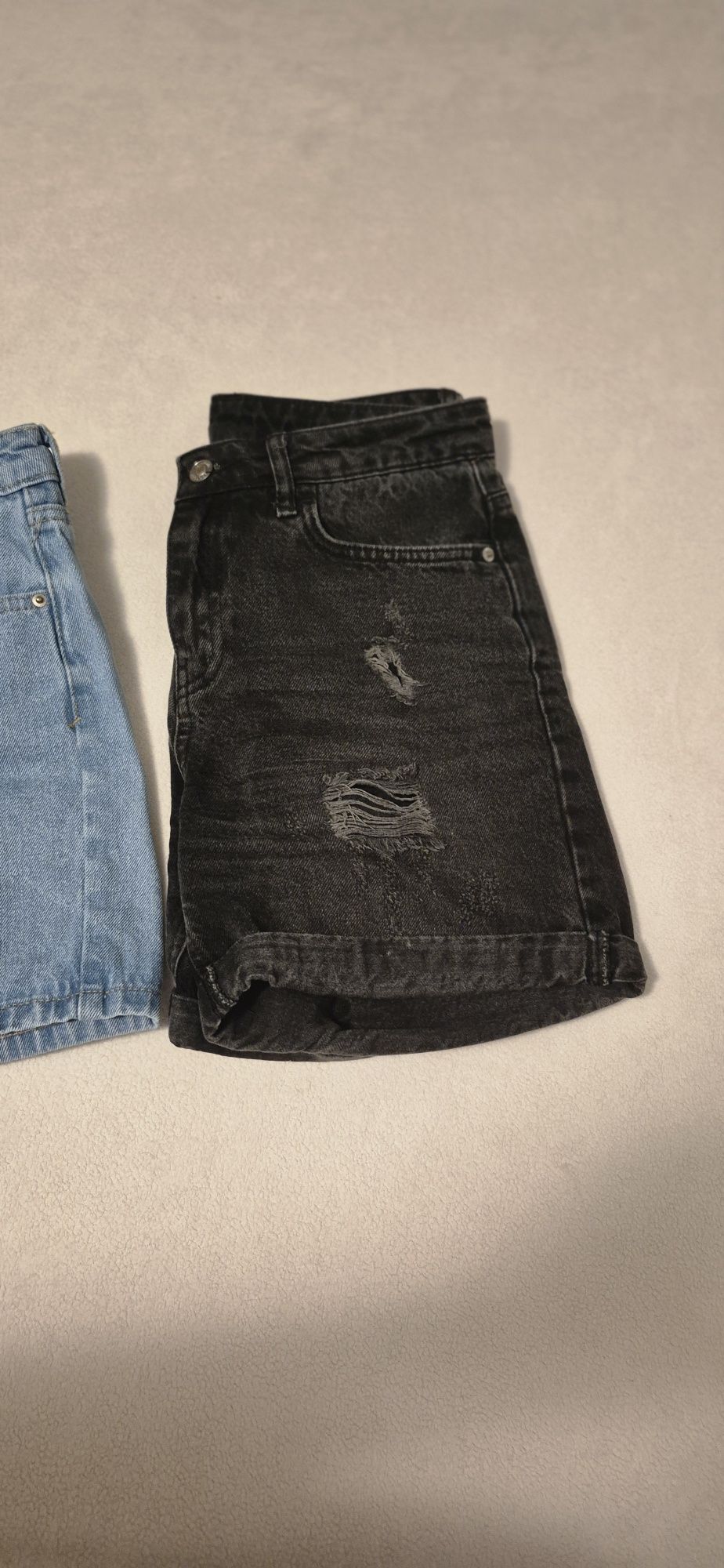 Pantaloni scurti