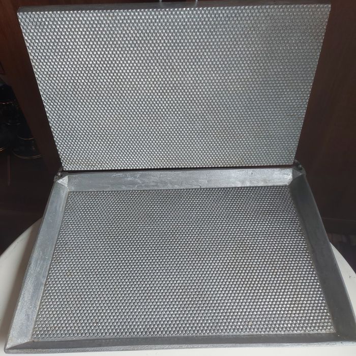 Vand urgent! Presă apicola pentru confecționat faguri