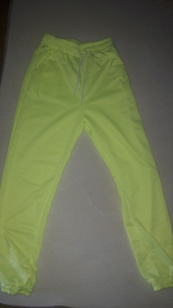 Vand pantaloni training verde neon