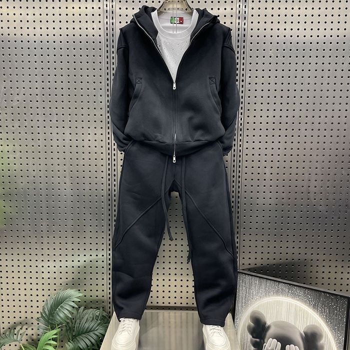 Новый Мужской костюм.