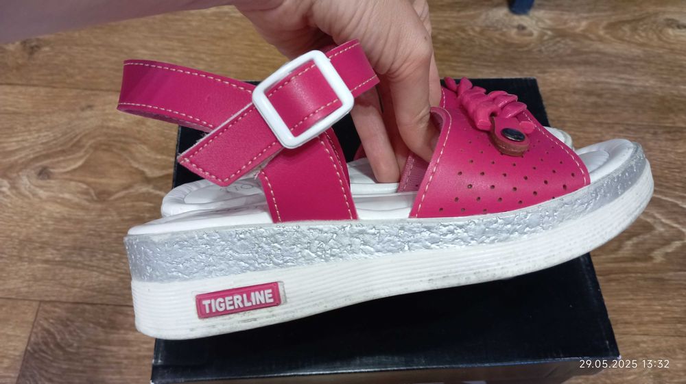 Сандали за момиче