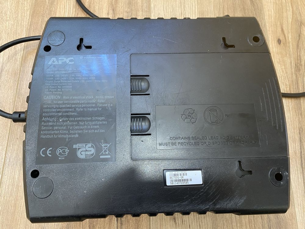 APC Back-UPS es 700 8-гнезда