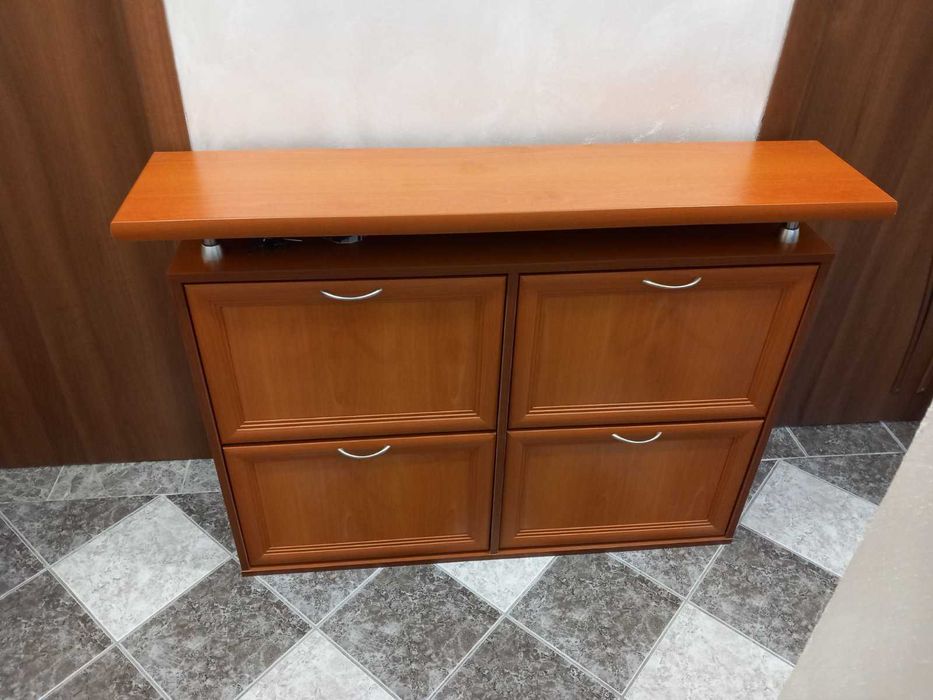 Шкаф за обувки много запазен