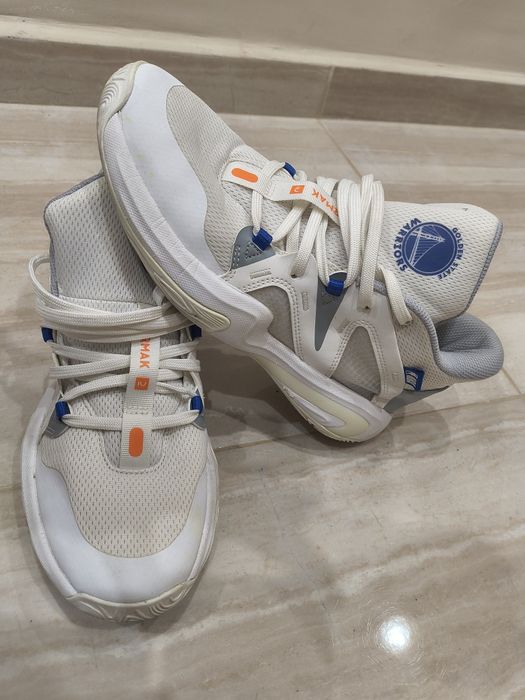 Баскетболни обувки