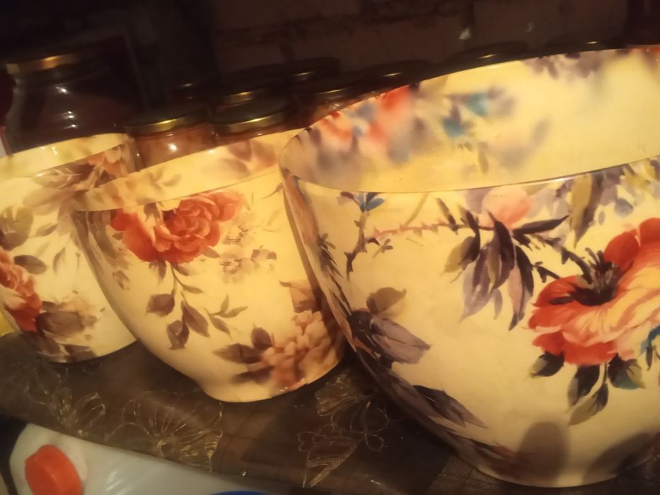 Кашпо под цветы керамические.