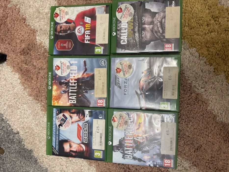 XBOX ONE с 2 безжични джойстика и 15 игри