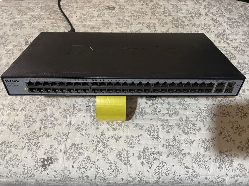 Продам сетевой коммутатор 48 портовый D-Link DES-1050G
