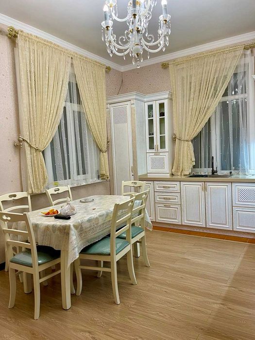 Уч Кахрамонда ховли сотаман. 5 сот. продаю участок со всеми удобствами