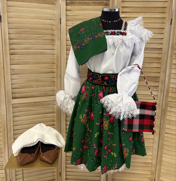 Costum popular pentru femei de Maramures set complet