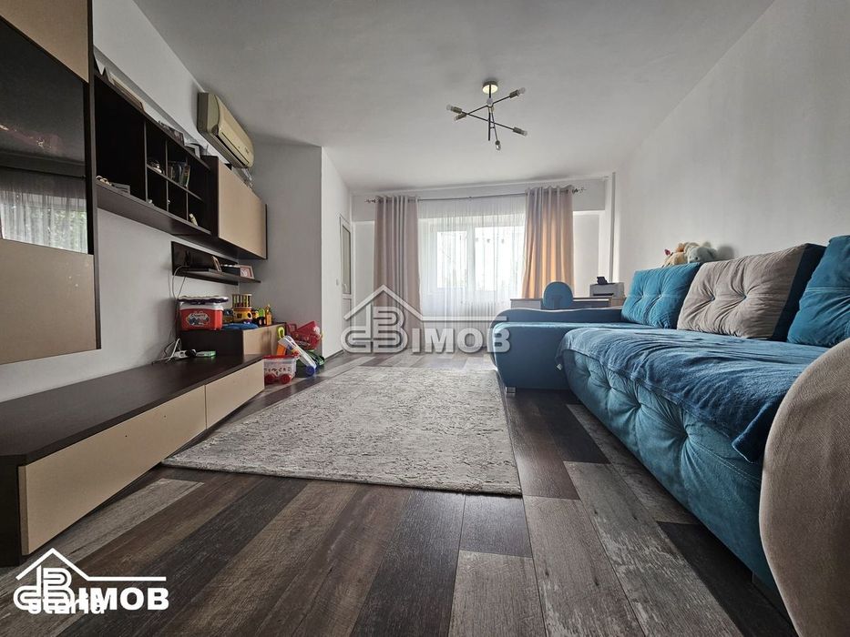 Apartament cu 3 camere, Calea București, etaj 3