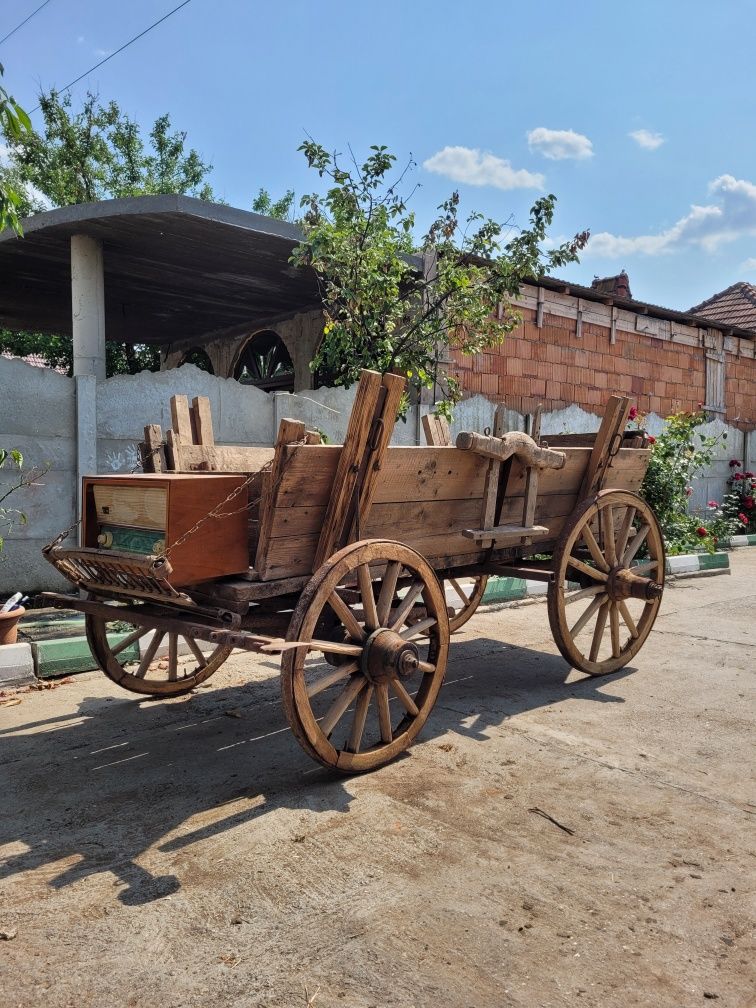 Vând căruță ornament gradina curte