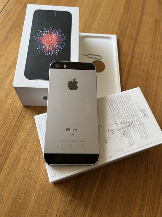 Iphone se 64gb,без icloud,фабрично отключен към всички мрежи