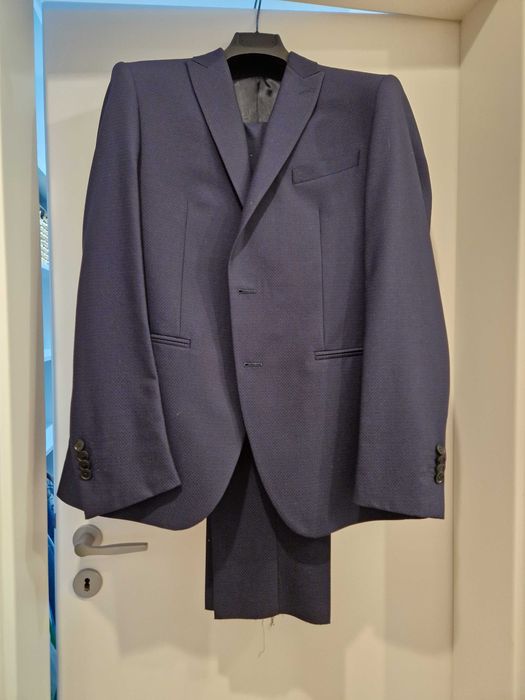 Vand costume barbatesti noi, nepurtate marimea M/ 50
