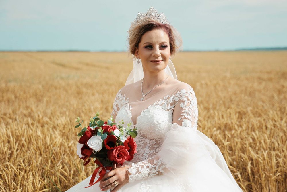 Vand Rochita de mireasa stil printesa ..