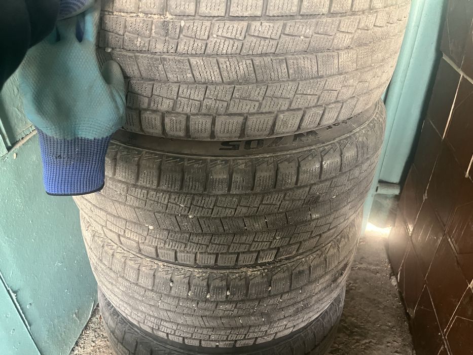 Продам диск с зимними шинами, подходит на тойота и лексус.