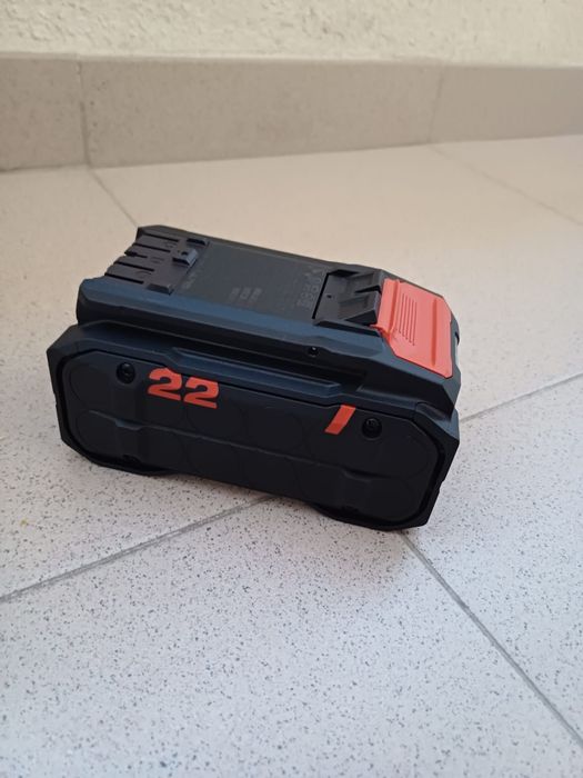 Vând acumulator,set burghie, cuie pistol hilti bx3,filetanta sbt 6-22