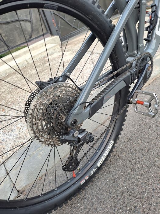 PRET SCAZUT Focus Thron 6.8 Trail – full suspension, cadru L, 29”, 12