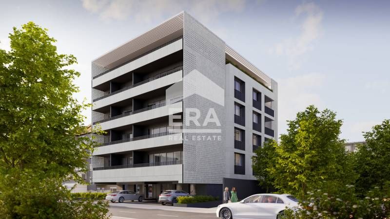 Продава се Тристаен апартамент в София, Медицинска академия - 161 кв.м за 3606 €/кв.м - Снимка #1