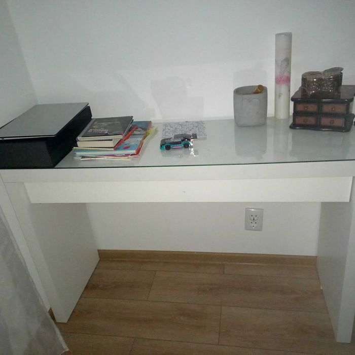 Măsuță toaleta ikea