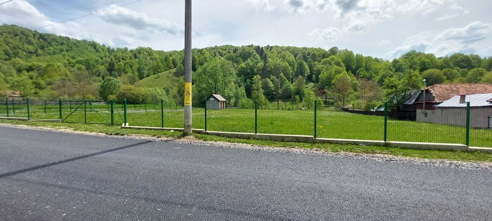 Teren de vanzare+căsuță +pădure