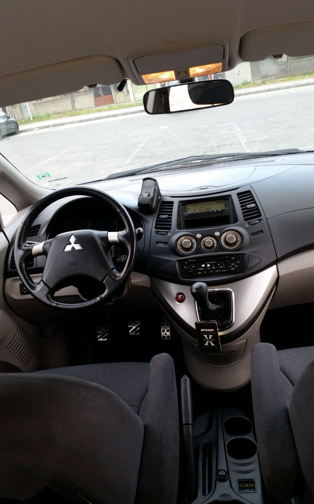 Продавам Mitsubishi Grandis