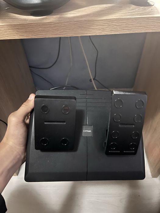 Продавам чисто нов волан GX Trust.