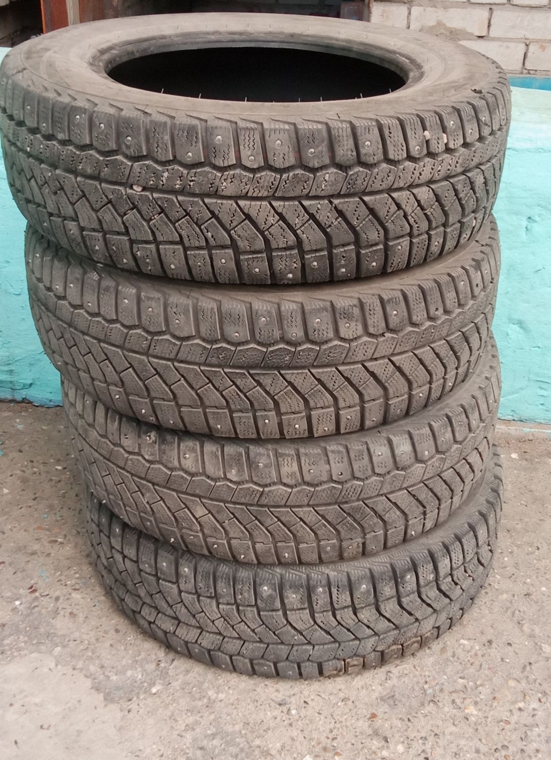 Продам зимнние  шины r 16