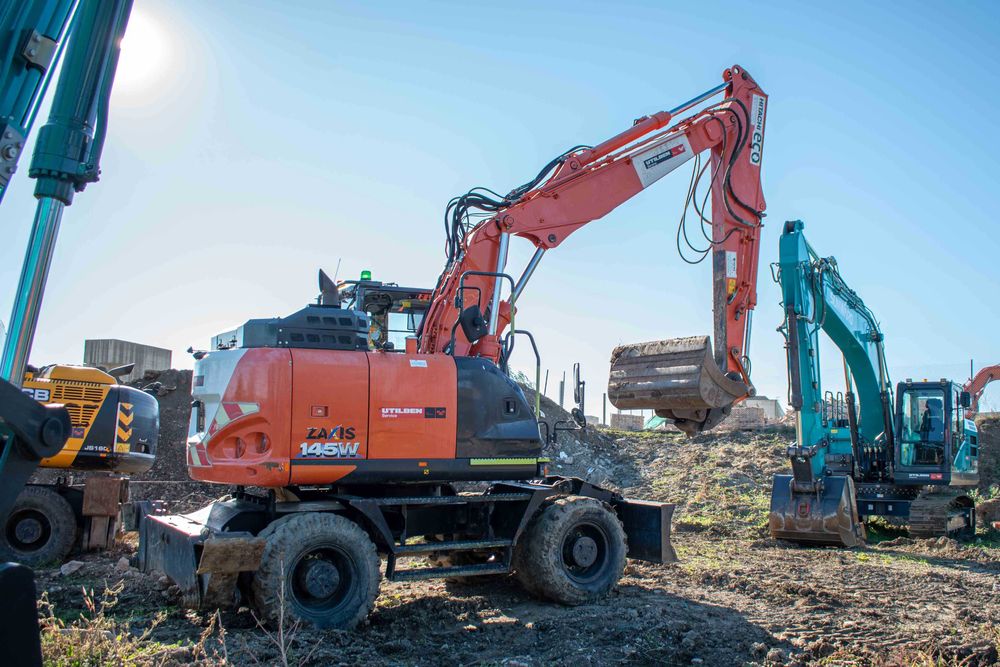 Excavator pe roti Hitachi ZX 145 SH - STOC UTILBEN