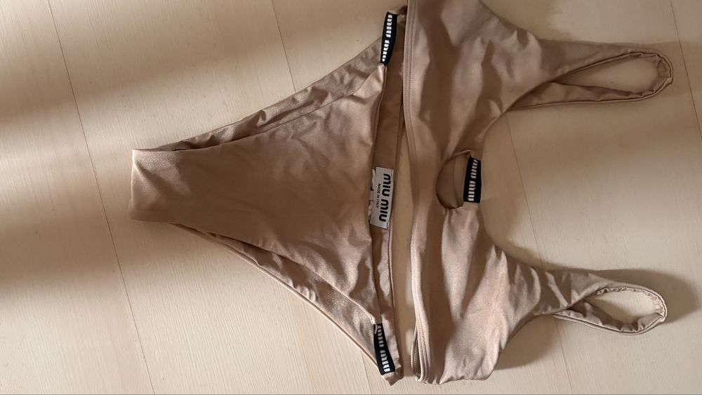 Costum de baie bej