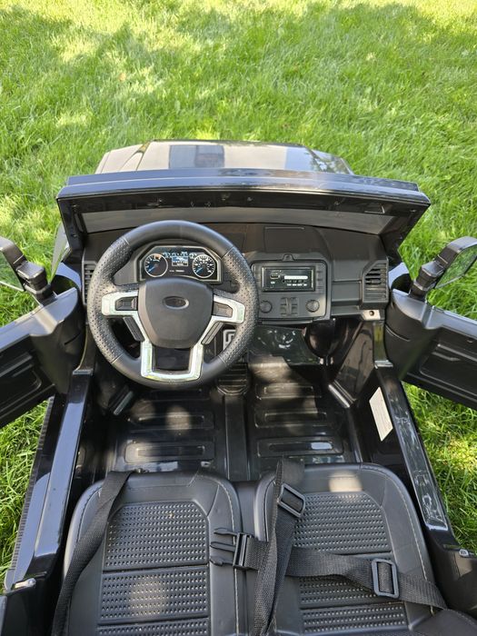 Mașină de jucărie Ford Super Duty gigantă