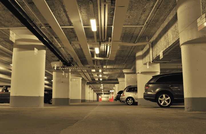 Servicii de spălare pardoseală parcare subterană, hală industrială