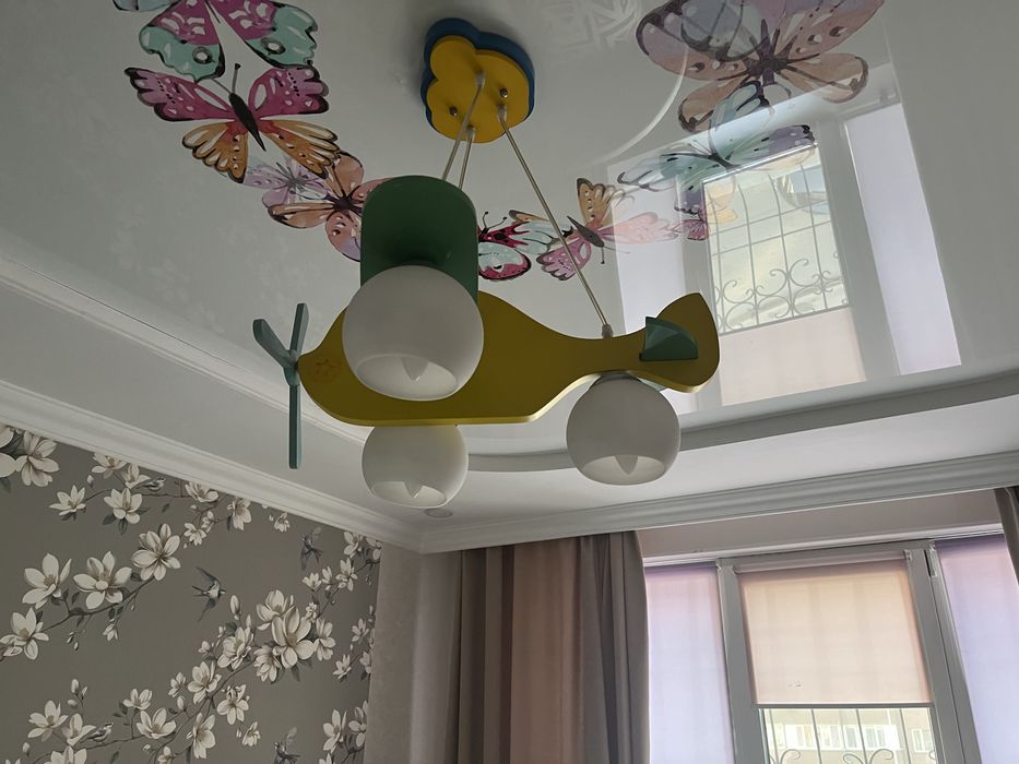 Продам люстру детскую