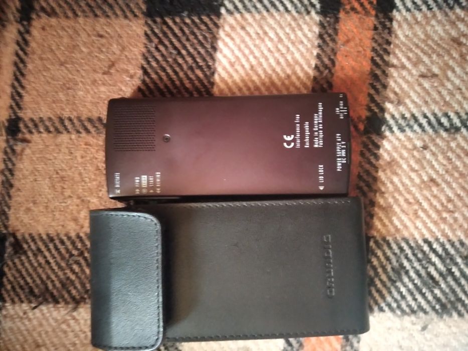 Radio cu casetă vechi