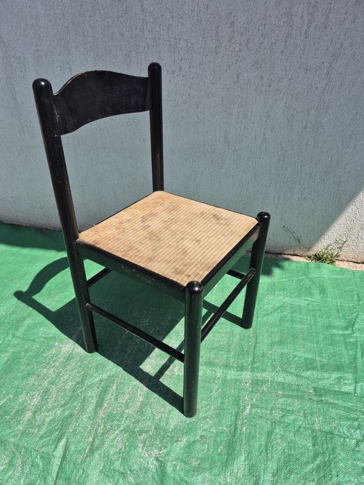 Vând Scaun lemn masiv ideale pentru,Bucatarie gradină & terasă,balcon