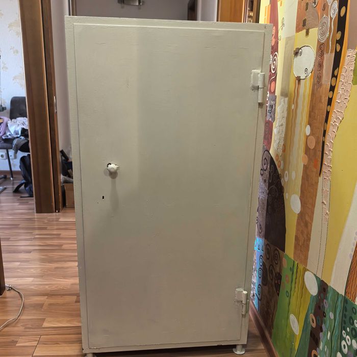 Сейф, шкаф железный 133х69х22