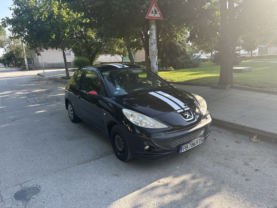 Пежо 206  2010 година 1,4 бензин