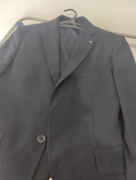 Отдам костюм цвет темно синий для школы