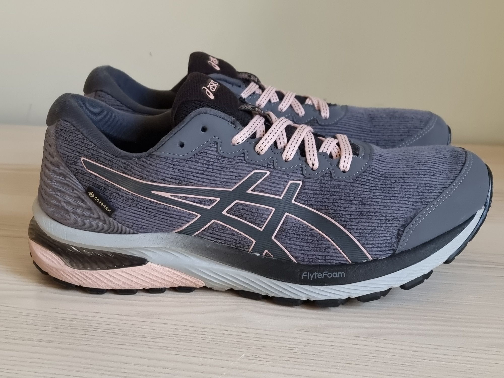 ASICS Gel-Cumulus 22 GTX спортни обувки 40,5 номер