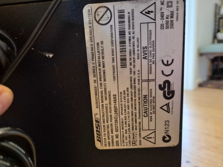 Bose subwoofer + една кубична тонколонка+ 2бр. дистанционно (тъч)+др.