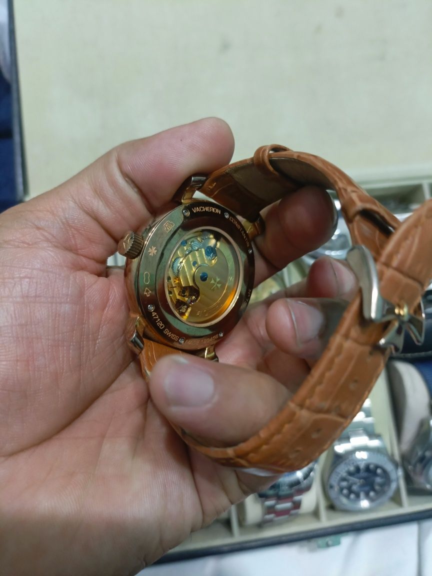 Vacheron Constantin Geneve 
Rimishoklari jigarang ariginal soat
Karobk