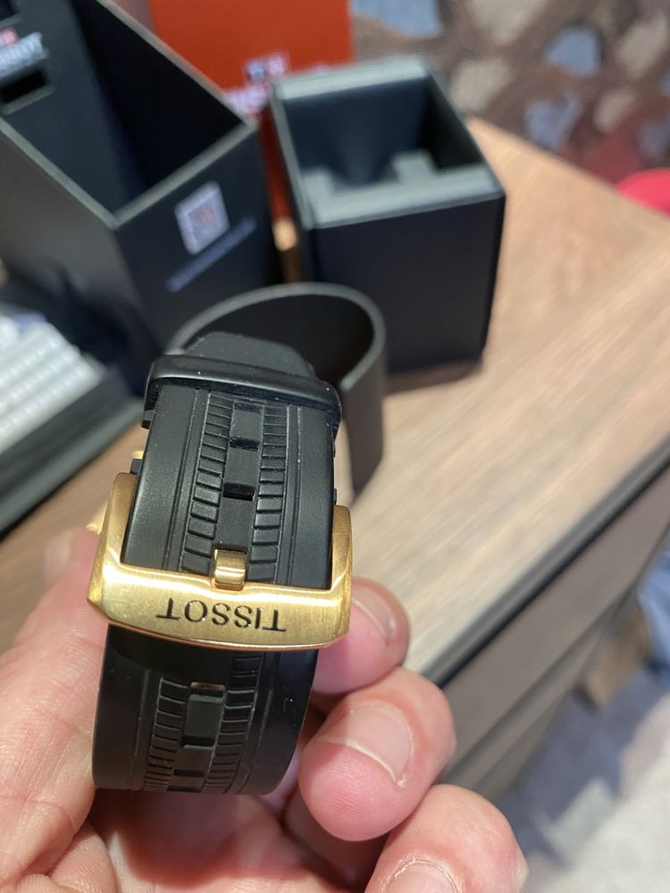 Tissot позлатен часовник като нов