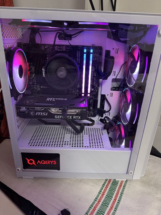 Vand pc gaming in stare excelenta