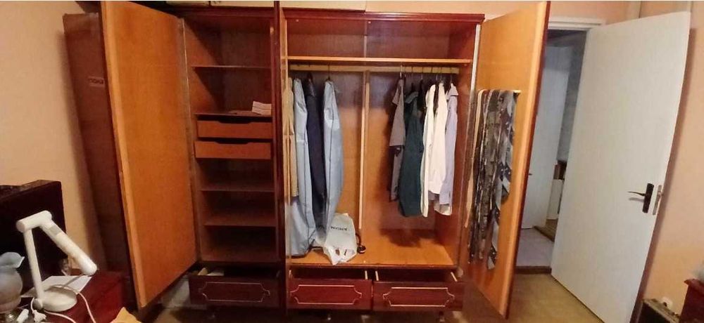 Set dormitor complet lemn masiv pat dublu cu saltea, sifonier, comoda