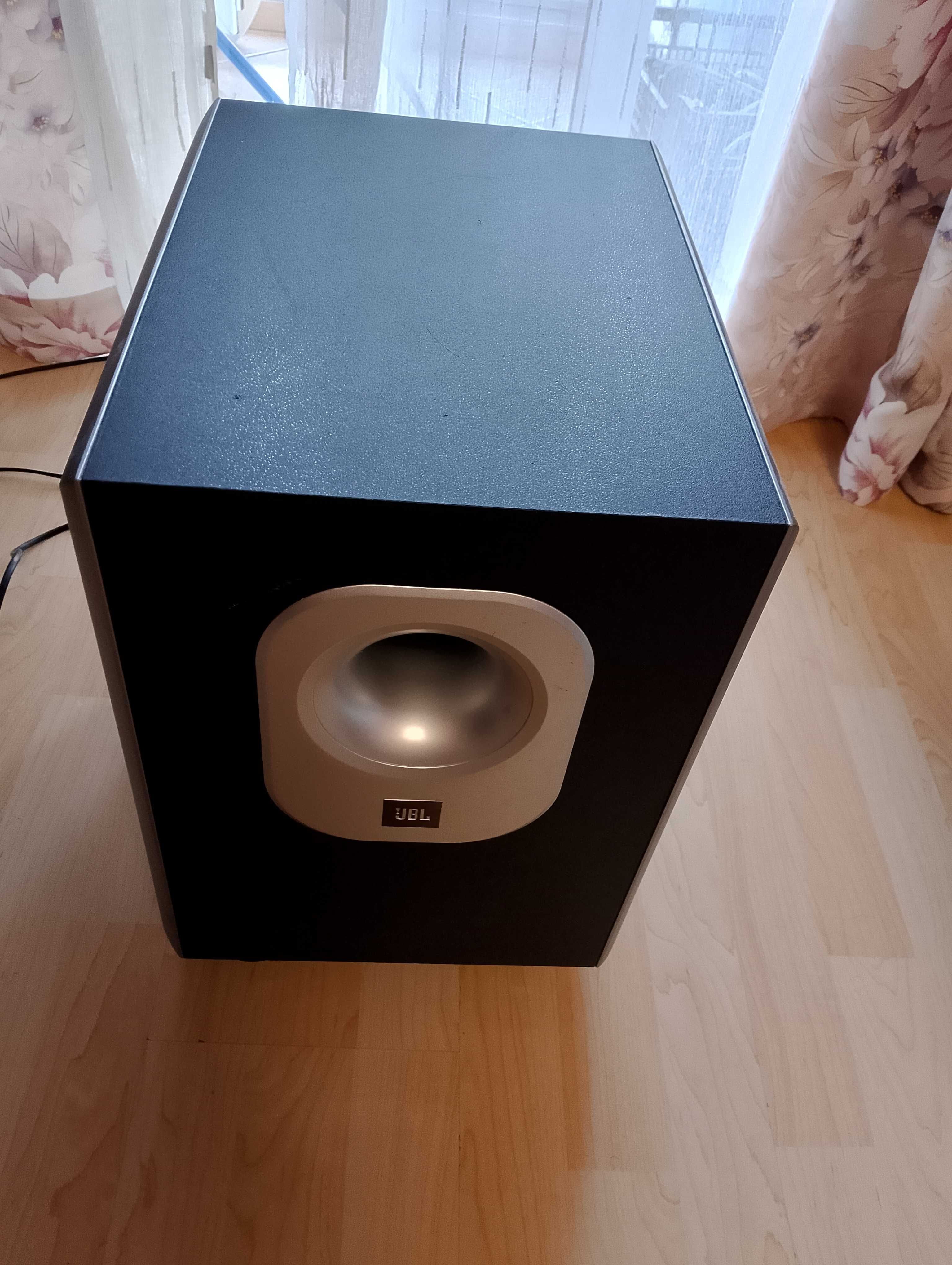 Продавам  активен събуфер JBL