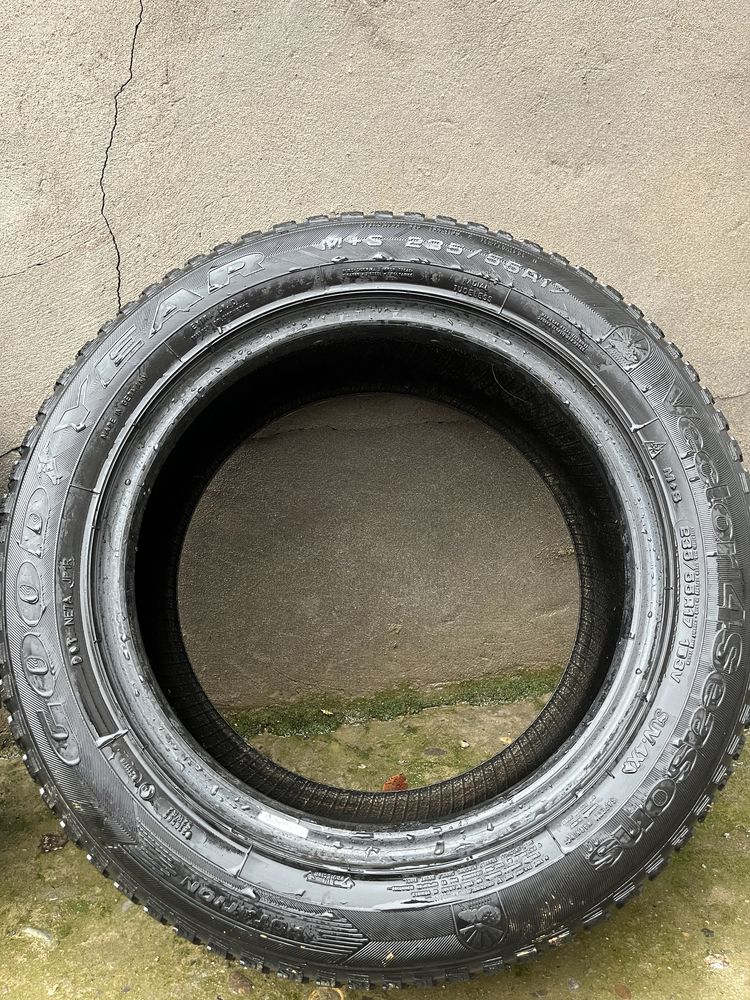 зимние шины б/у  235/55 R17