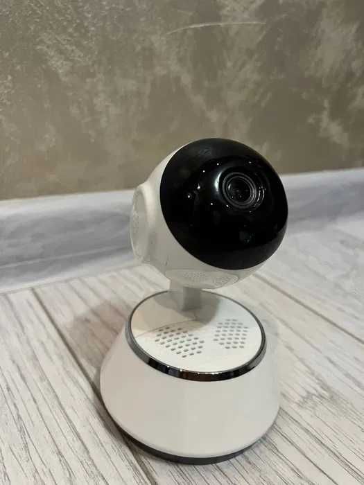 ТОП ЦЕНА!! Безжична въртяща се WiFi Full HD камера тип Бебефон, 2 MP