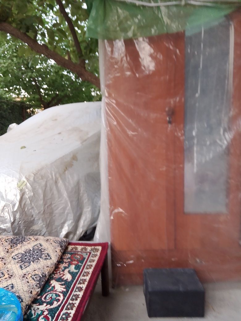 Shkaf sotiladi. Xolati yaxshi