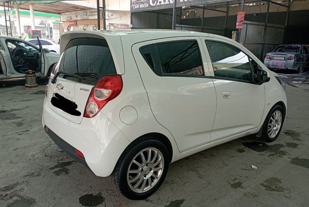 Спарк срочно сотилади